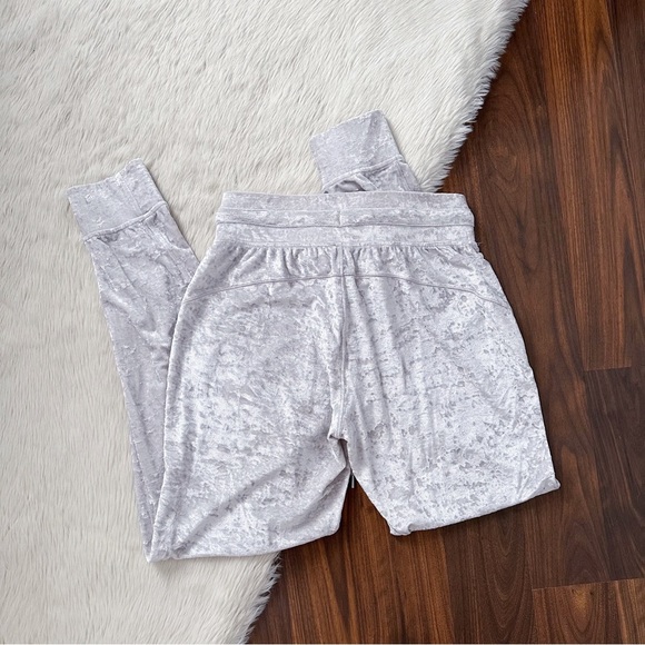 Lululemon Ready to Crush Jogger in Chrome - Picture 6 of 11